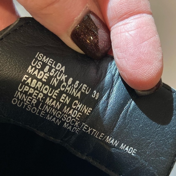 ShoeDazzle~Matte Black Faux Leather Criss Cross Strap Buckle Ankle Boot~Size 8.5 - Picture 11 of 11